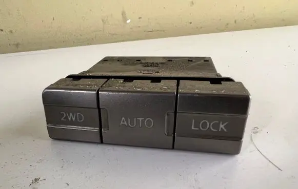 Nissan X-Trail T30 Differential lock switch 