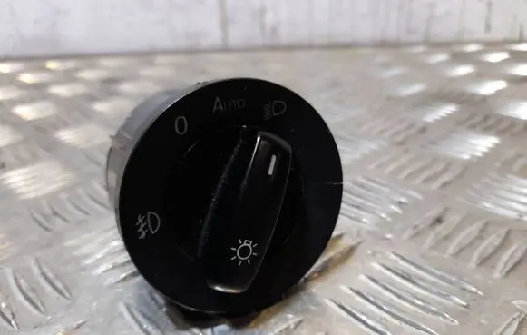 Volkswagen Tiguan Light switch