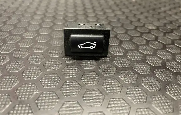 BMW 5 E60 E61 Tailgate opening switch 6921846 45070K