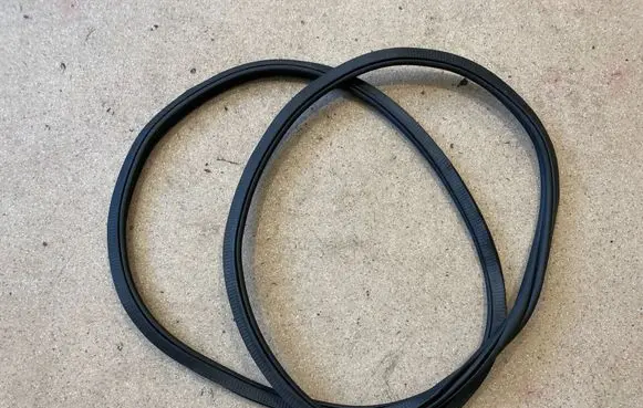 BMW X7 G07 Front door rubber seal 7428678