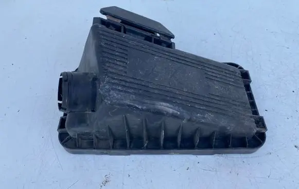 Toyota Carina T170 Air filter box cover 1770564120 1140100570