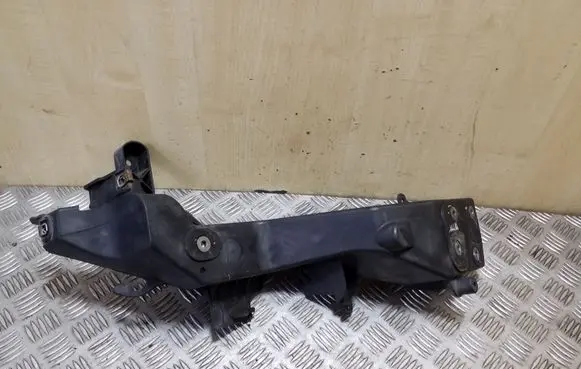 Headlight/headlamp mounting bracket