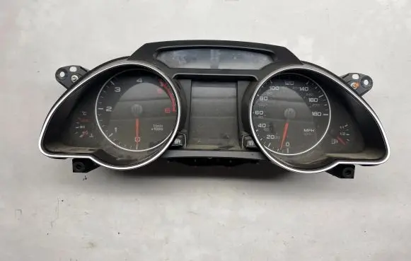 Audi A5 8T 8F Speedometer (instrument cluster) 8T0920980