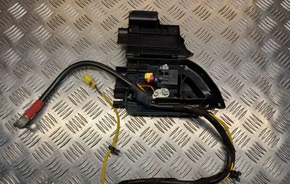 Audi A6 S6 C6 4F Battery relay fuse 4F0915519 4F0971812A 4F0971845B