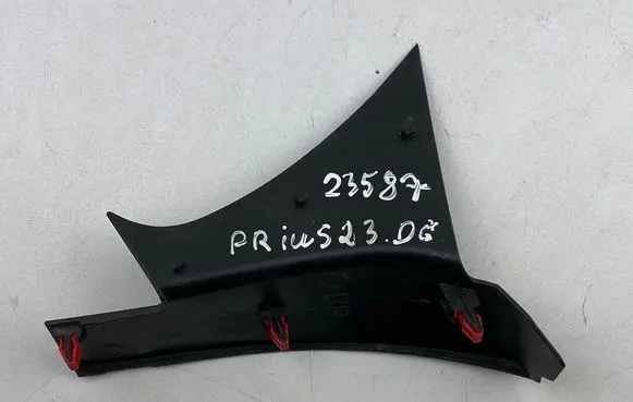 Toyota Prius xw60 Rear/tail light trim molding 8149747050