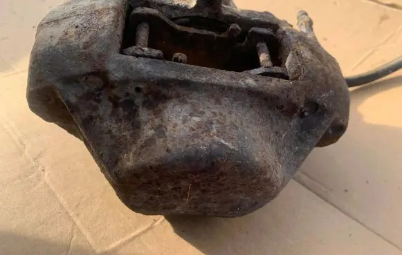 Mercedes-Benz W123 Front brake caliper