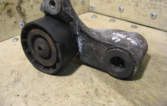 Volvo S40, V40 Belt tensioner pulley 7700102 19TD