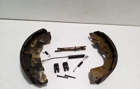Nissan Navara D40 Handbrake/parking brake pads 