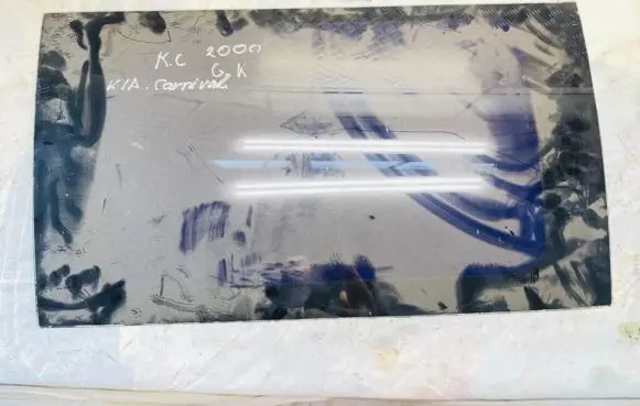 KIA Carnival Rear side window