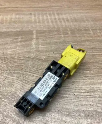 Volkswagen Touareg I Airbag deployment crash/impact sensor 7L0909606B 203641 WITHPLUG