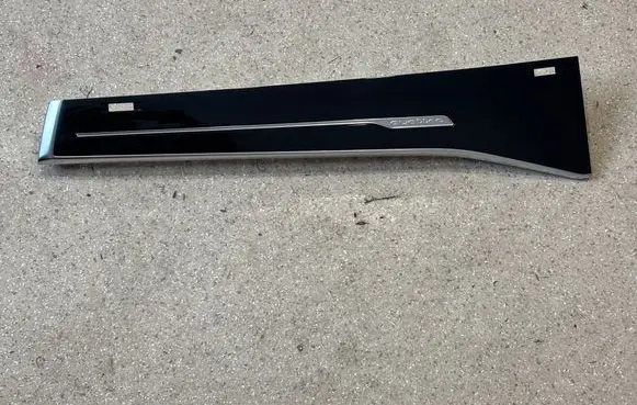 Audi Q7 4M Dashboard glove box trim 4M8857720