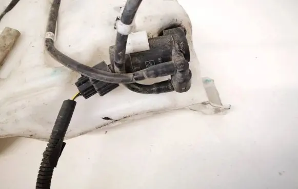 Volvo C30 Windscreen/windshield washer pump 1s7117k624fe 1s71-17k624-fe