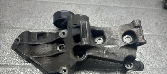 Nissan Almera Tino Generator/alternator bracket 
