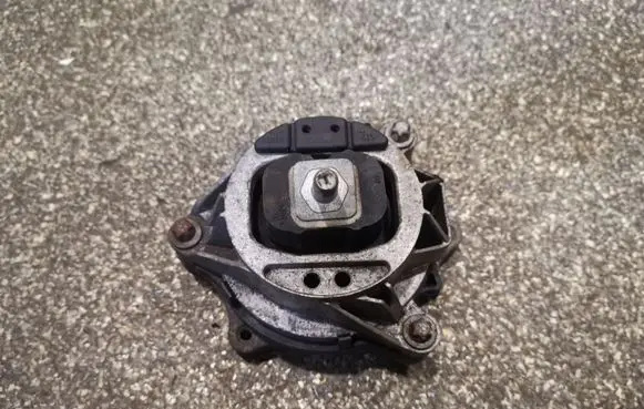 BMW 4 F36 Gran coupe Engine mount bracket 6859411
