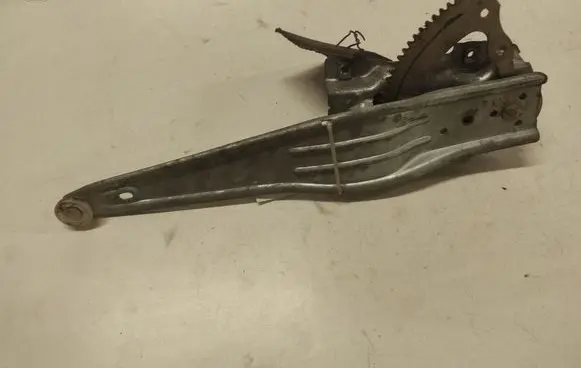 Toyota Avensis T250 Rear door manual window regulator