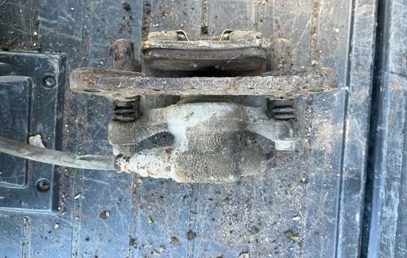 Mitsubishi Grandis Rear brake caliper