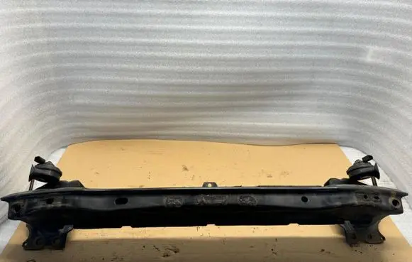 Volkswagen Touareg I Radiator support slam panel bracket 