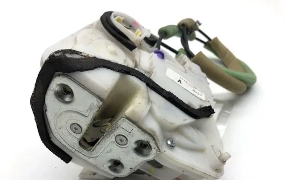 Mazda 3 II Rear door lock 