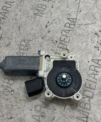 BMW X5 F15 Front door window regulator motor 7322747