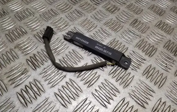 Hyundai ix35 Aerial antenna amplifier 954203E710