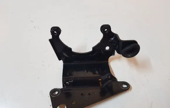 Dodge Durango Air filter cleaner box bracket assembly 04581957AB 04581957AB3405