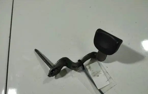 Peugeot 207 Engine bonnet (hood) release handle 