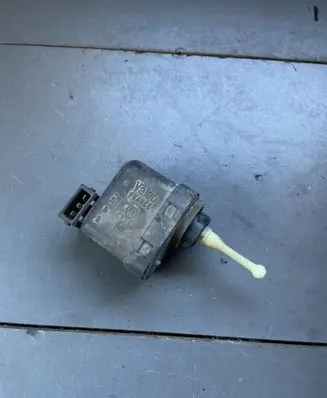 Audi A4 S4 B5 8D Headlight level adjustment motor 
