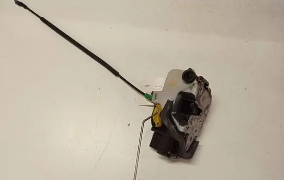 Opel Insignia A Rear door lock 13579555