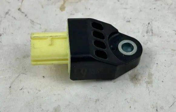 Toyota Mirai Airbag deployment crash/impact sensor 8983152020 89831-52020