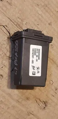 Citroen C4 Grand Picasso Other relay 9806066880