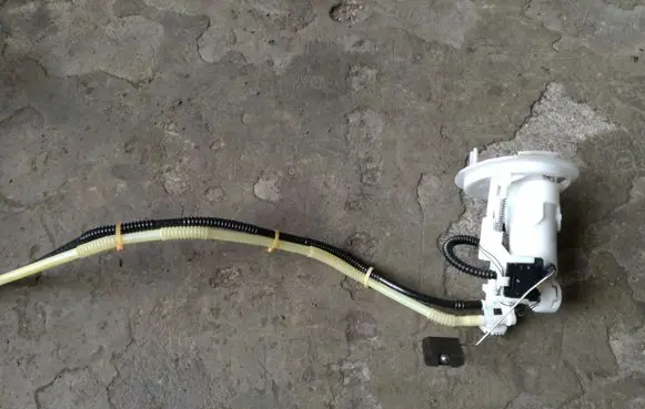 Mercedes-Benz C W204 Fuel level sensor A2124701394