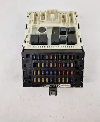 Renault Scenic I Fuse module 7703297784J
