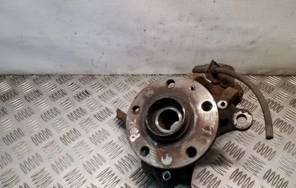 Front wheel hub spindle knuckle