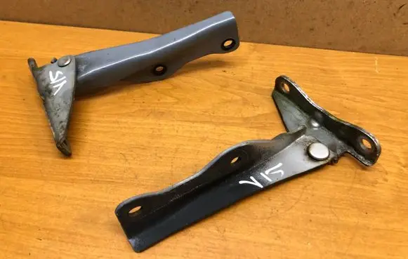 Subaru Impreza II Engine bonnet/hood hinges