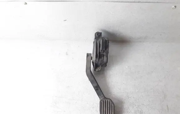 Volvo V70 Accelerator throttle pedal 30683515