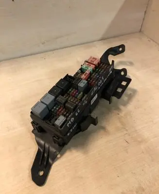 Mercedes-Benz GL X164 Fuse module A1645402372 YAP27237