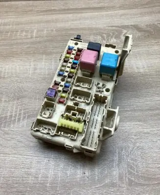 Toyota Avensis T250 Fuse module 8264105030A 905771