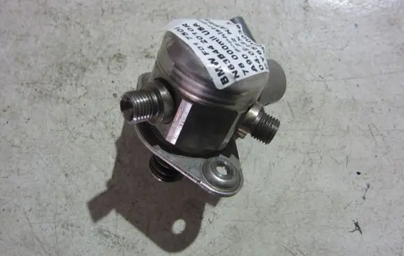 BMW 7 F01 F02 F03 F04 Fuel injection high pressure pump 7595339 13517595339 13517595350