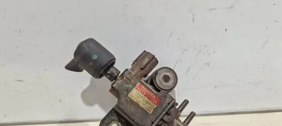 Toyota Corolla E120 E130 Turbo solenoid valve 2581927020