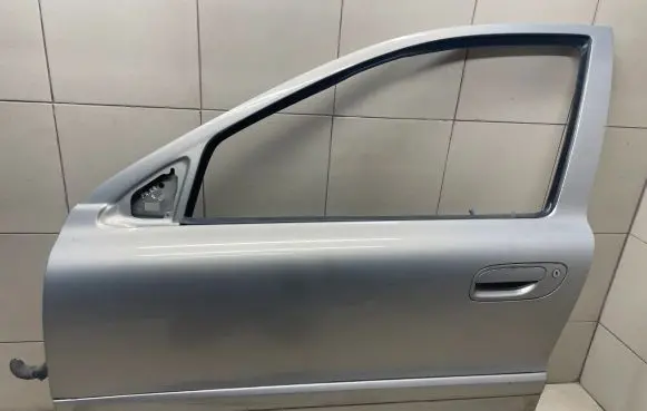 Volvo XC70 Front door