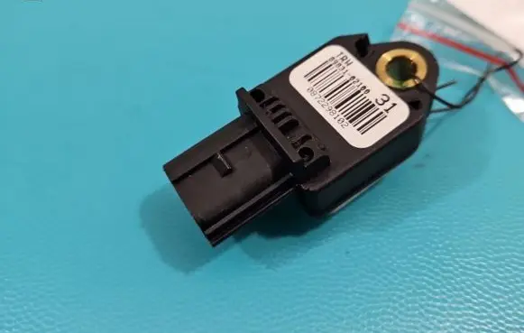 Toyota Avensis T270 Fuel cut-off switch 89831-02100 IMPRK1397235