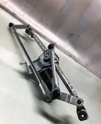 Volkswagen Taigo Front wiper linkage and motor 2g1955113b