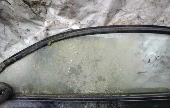Mazda MX-3 Front door window glass four-door