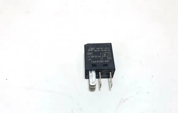 Volkswagen Touareg I Other relay 7m0951253c 95vw10k705ea