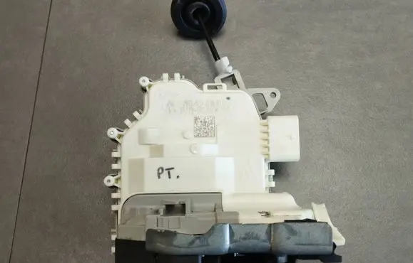 Audi A5 Sportback 8TA Rear door lock 8K0839016H