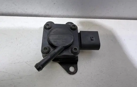 BMW 7 F01 F02 F03 F04 Exhaust gas pressure sensor 7808013 9K17