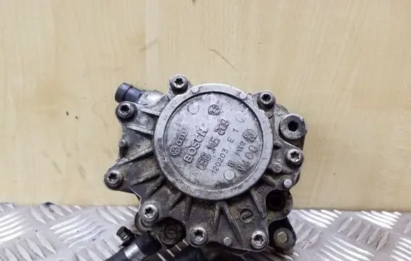 Volkswagen Touran I Vacuum pump 03G145209