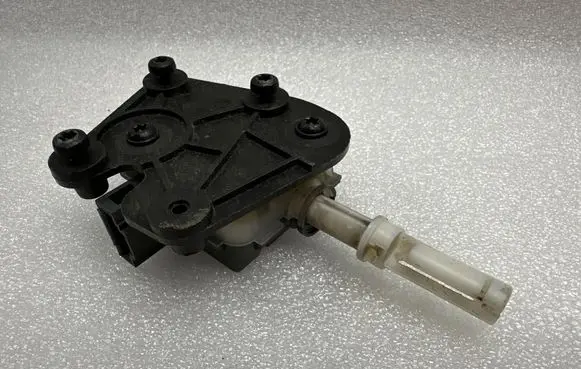 Audi A4 S4 B7 8E 8H Tailgate boot lock/latch motor 8E9827833