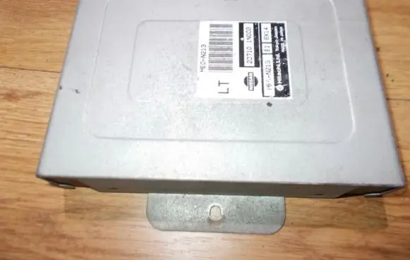 Nissan Almera Engine control unit/module 237101n008 mecn213