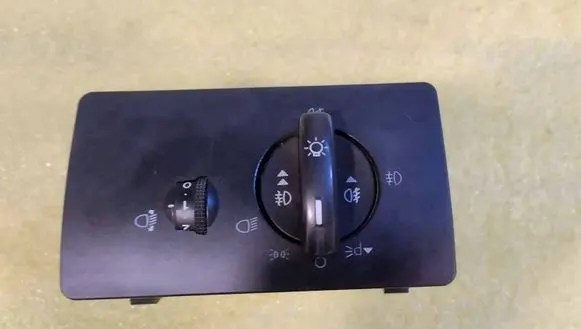Ford Mondeo Mk III Light switch 1ST13A024BC